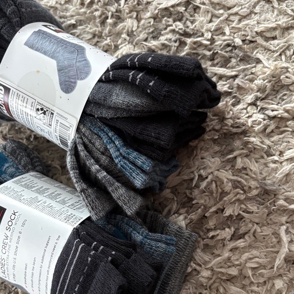 New Kirkland Ladies' merino wool Crew Socks - 8 pair - Picture 5 of 5